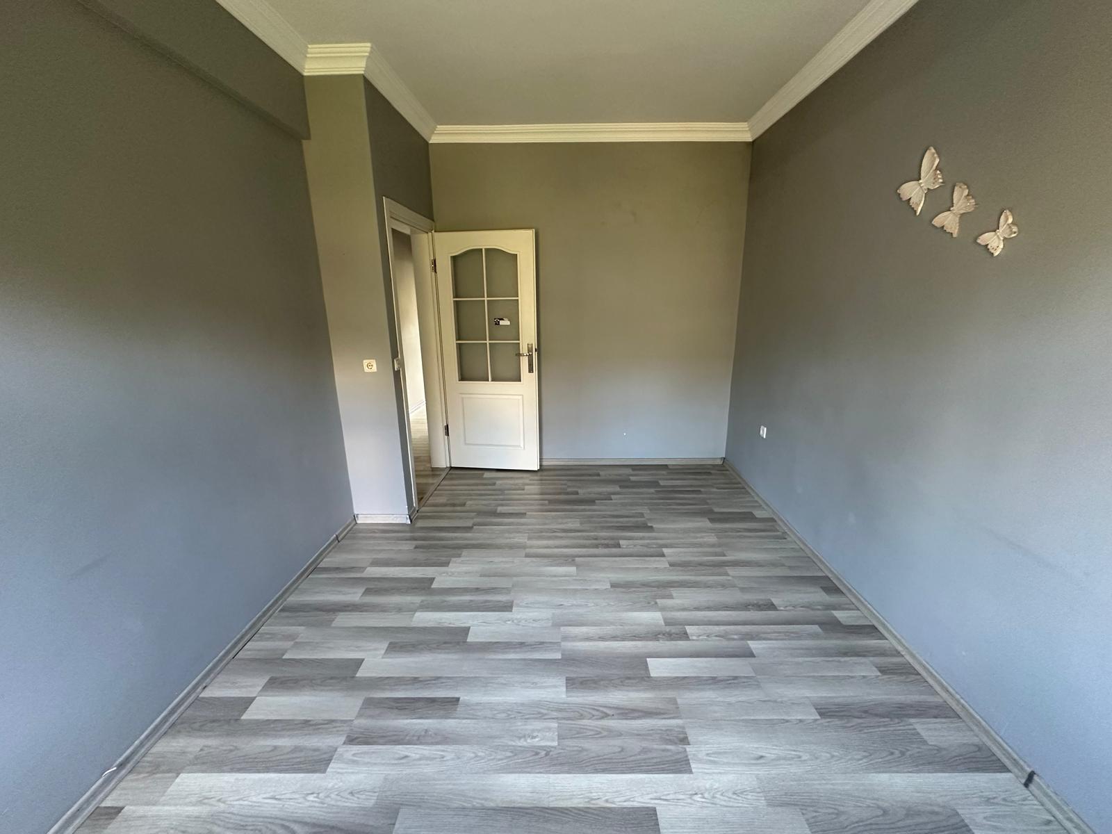 MABEL GAYRİMENKUL/VAKFIKEBİR YALIKÖY'DE SATILIK 2+1 ARAKAT DAİRE